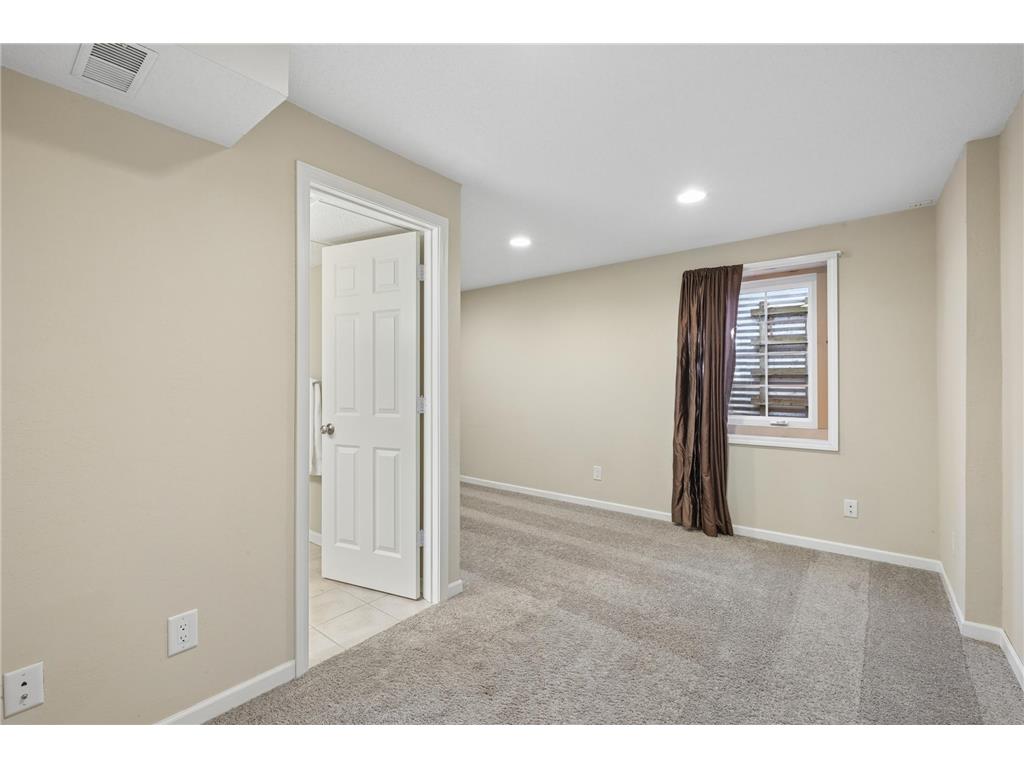 3166 Lexington Avenue N Shoreview MN 55126 7006323 image23