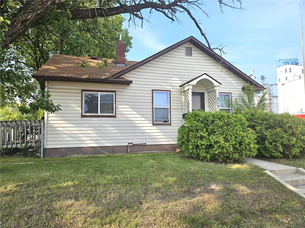 317 8th Street E Thief River Falls MN 56701 6589662 image1