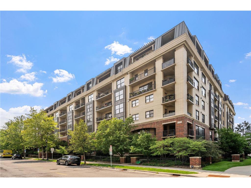 317 Groveland Avenue #411 Minneapolis MN 55403 6412638 image1