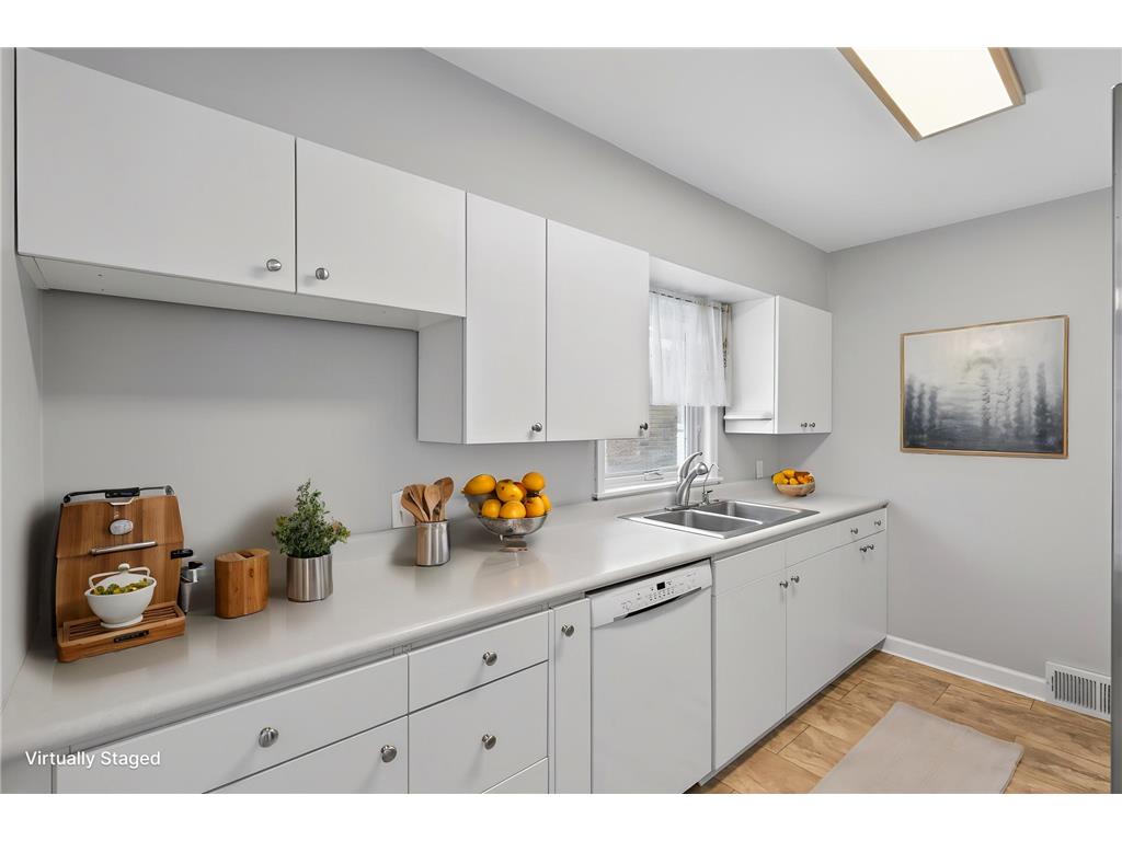 317 Snelling Avenue S Saint Paul MN 55105 7095978 image23