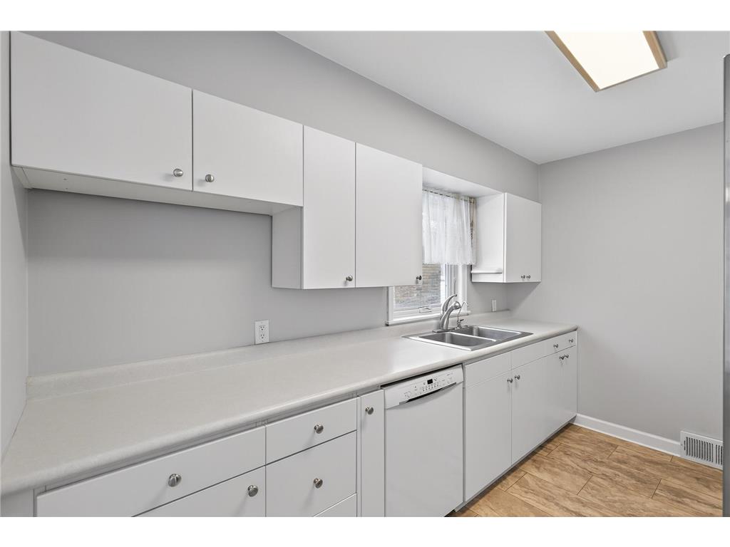 317 Snelling Avenue S Saint Paul MN 55105 7095978 image24