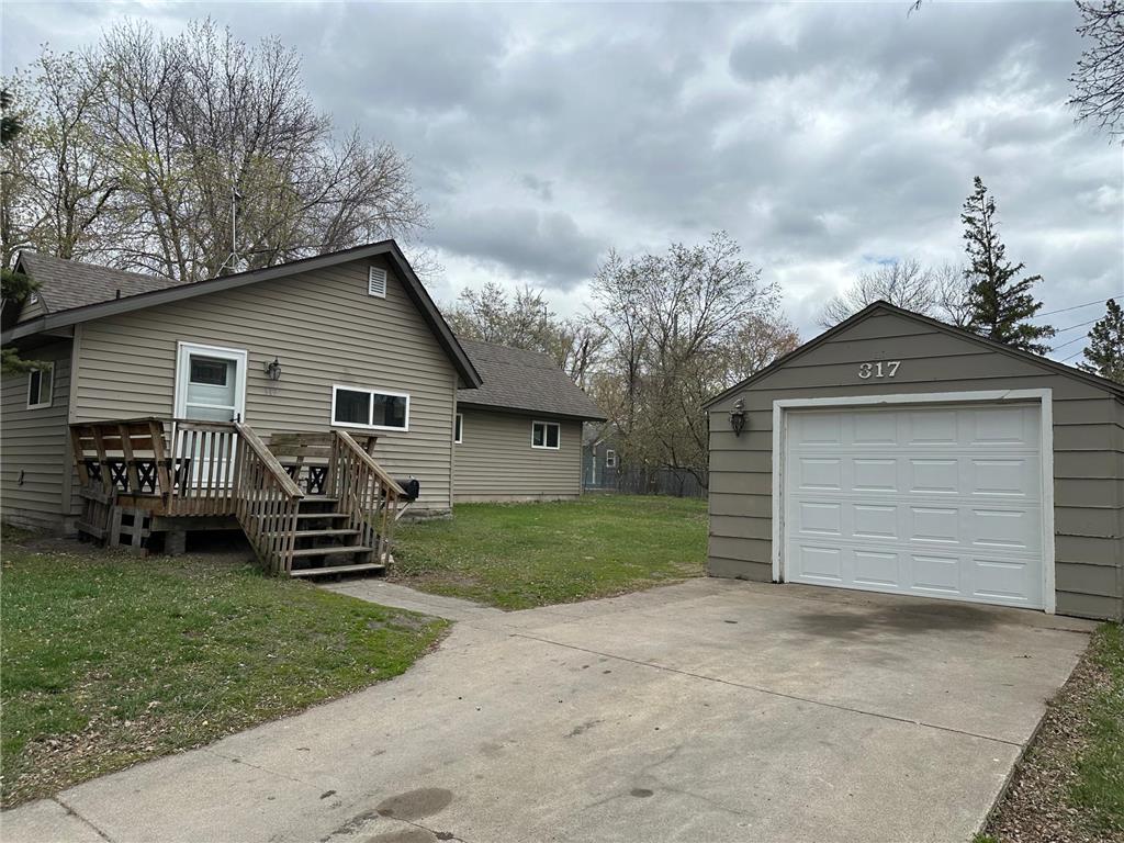 317 State Street E Detroit Lakes MN 56501 7068813 image1
