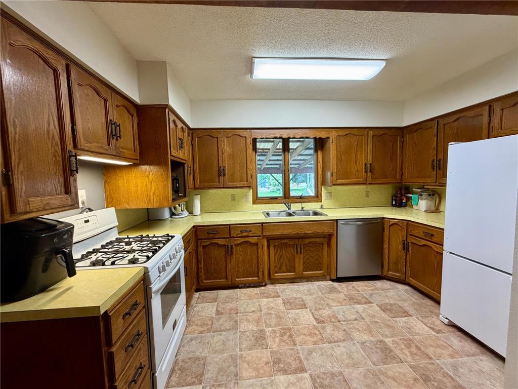 317 W Lincoln Street Luverne MN 56156 7076312 image8