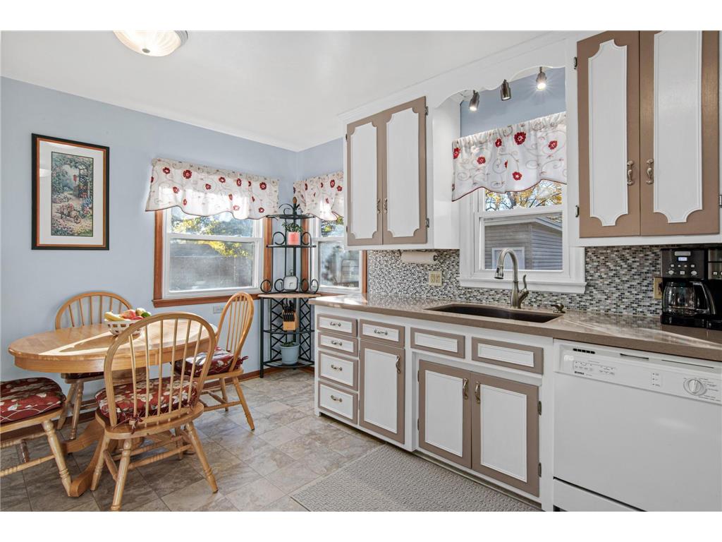 3179 Victoria Street N Shoreview MN 55126 6815894 image16