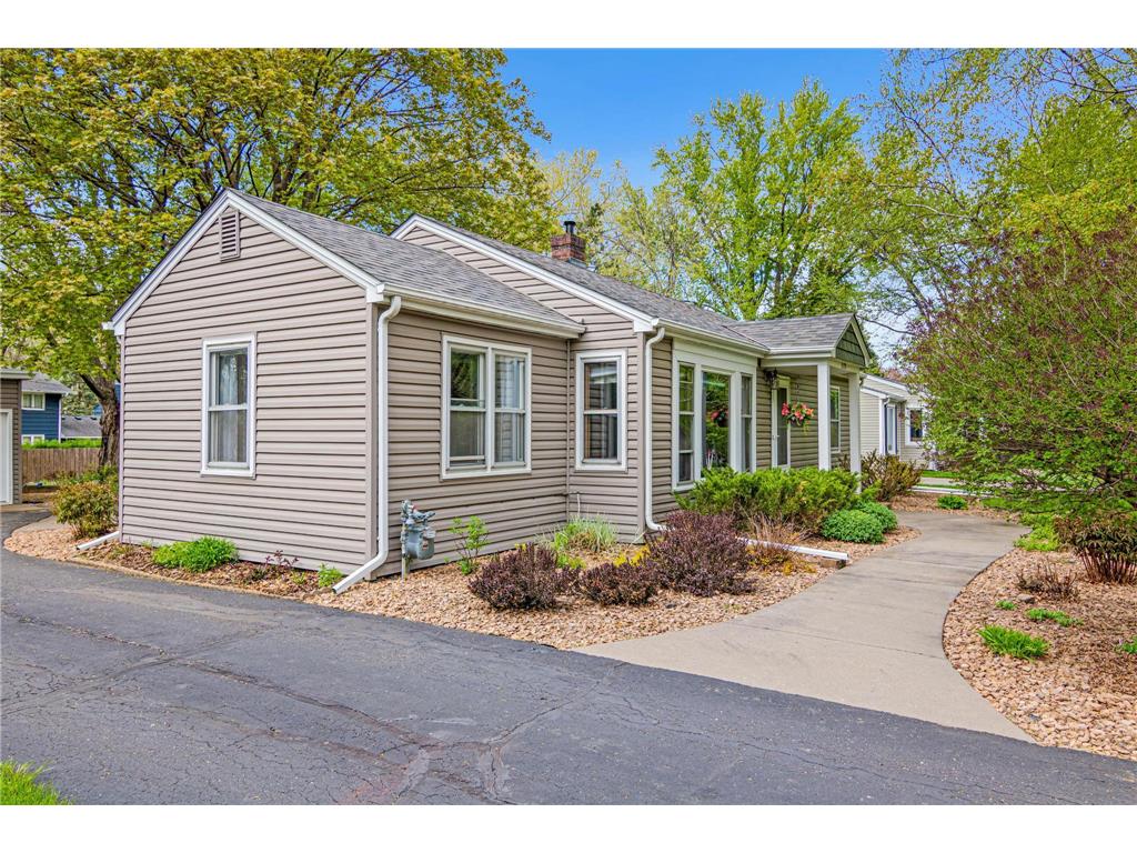 3179 Victoria Street N Shoreview MN 55126 6815894 image2