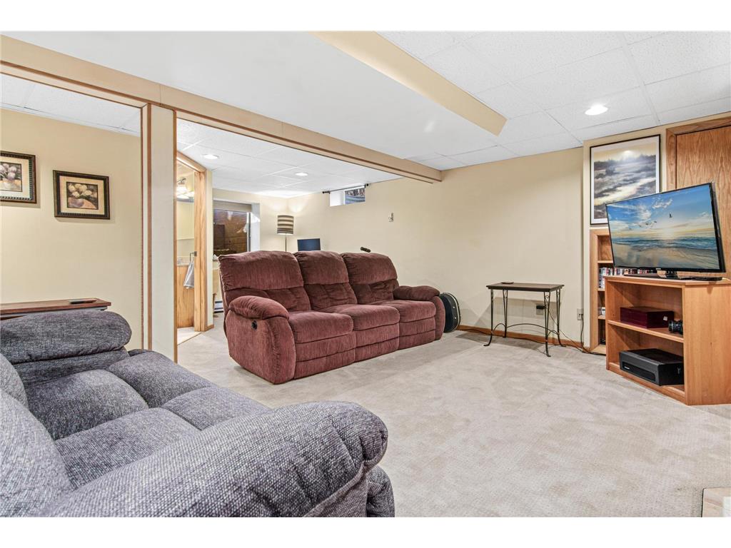 3179 Victoria Street N Shoreview MN 55126 6815894 image26