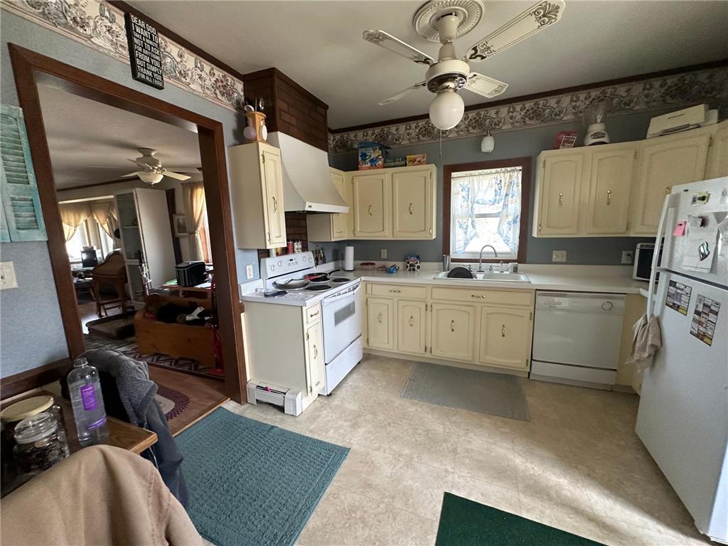 318 2nd Street SE Hallock MN 56728 7063393 image4