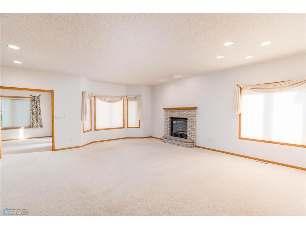 318 44th Avenue S Moorhead MN 56560 6794774 image12