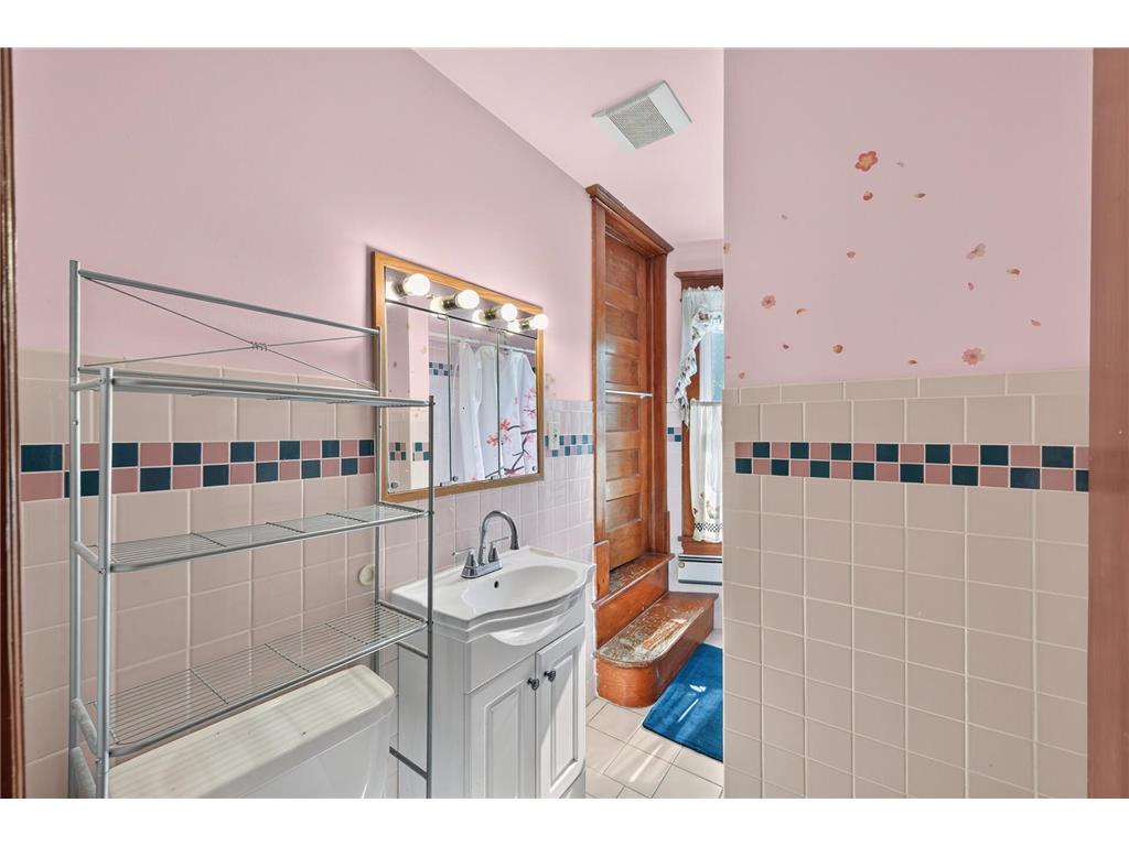 319/321 Aurora Avenue Saint Paul MN 55103 7096441 image18