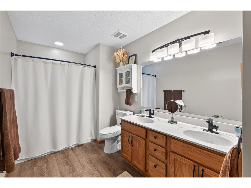 319 Heritage Trail Circle Pines MN 55014 6818673 image20