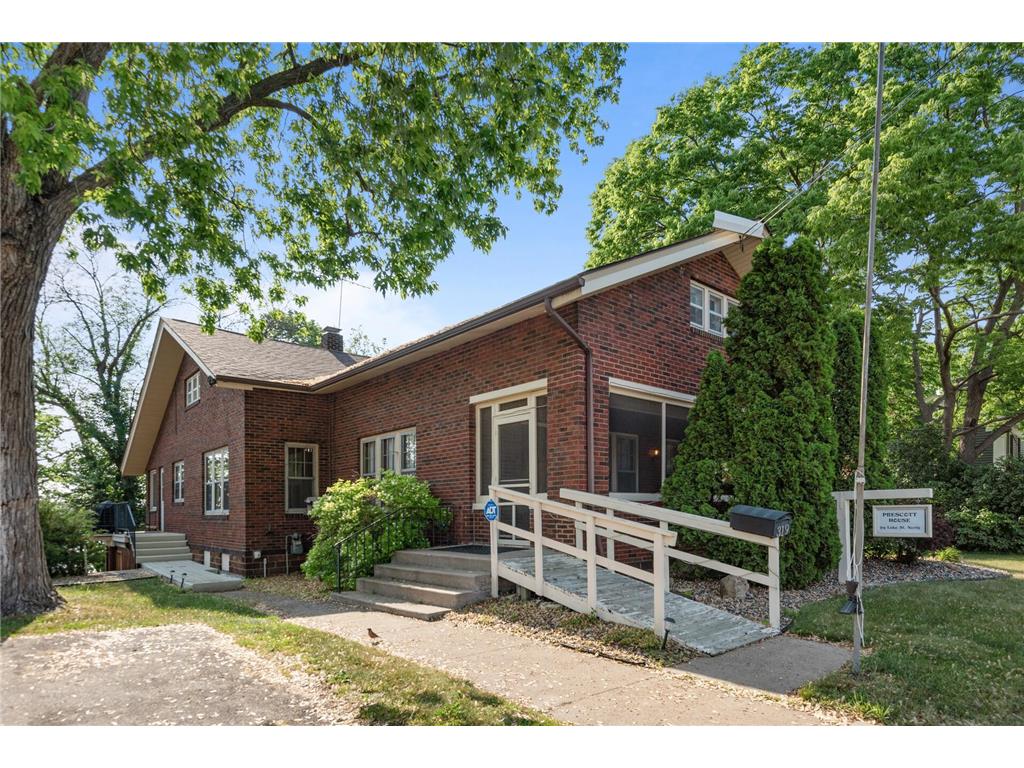 319 Lake Street N Prescott WI 54021 - St Croix River 6381788 image1