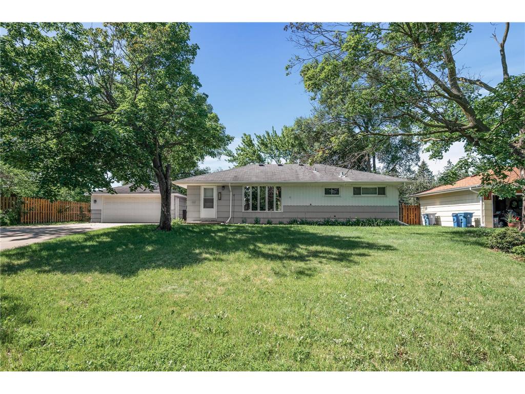 319 W 104th Street Bloomington MN 55420 6559987 image1