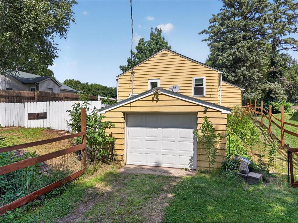 319 W Douglas Avenue Fergus Falls MN 56537 7114353 image27