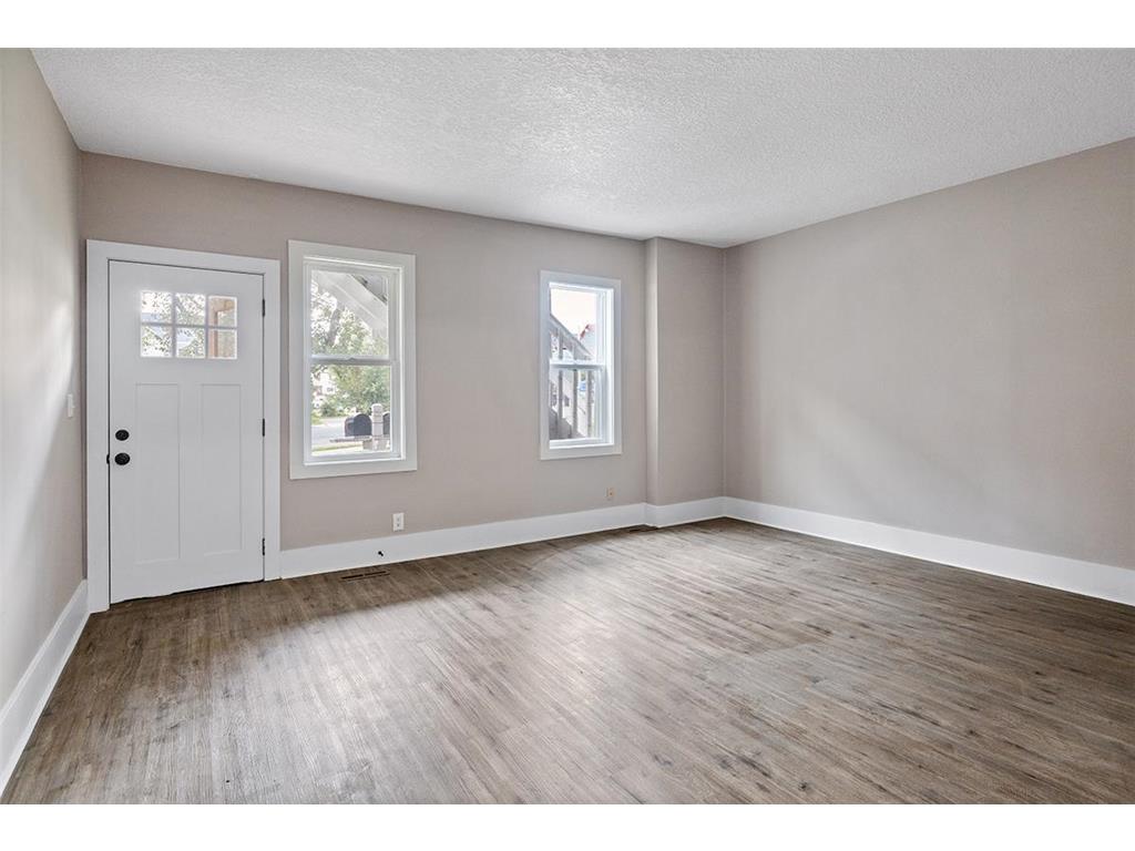 32 N Vine Street #4 Waconia MN 55387 6324452 image1