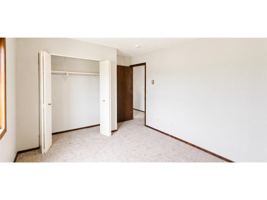 320 1st Street #4 Clinton MN 56225 7054771 image11