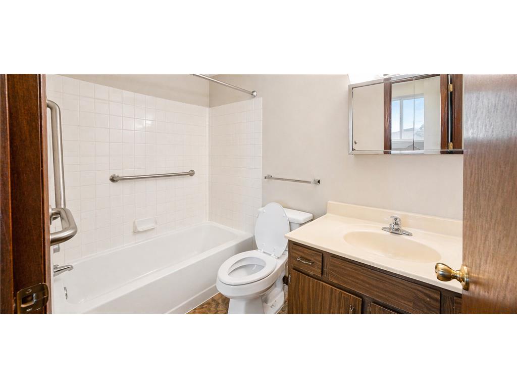 320 1st Street #4 Clinton MN 56225 7054771 image13
