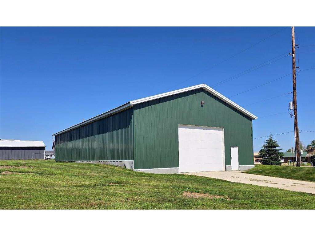 320 3rd Avenue NW Pipestone MN 56164 6742367 image1