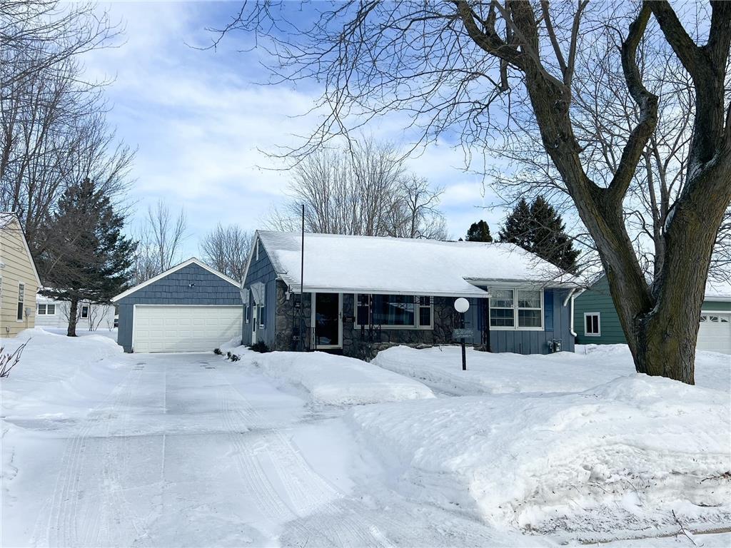 320 Clary Street W Worthington MN 56187 6333759 image1