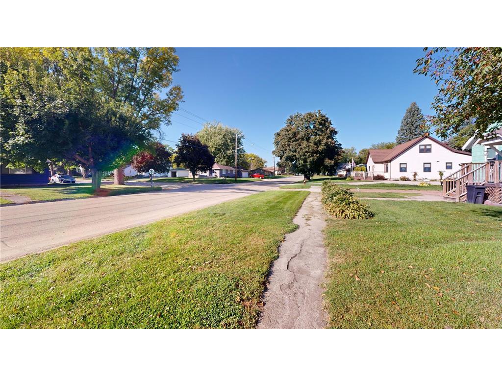 320 Dupont Avenue NW Renville MN 56284 6799642 image28