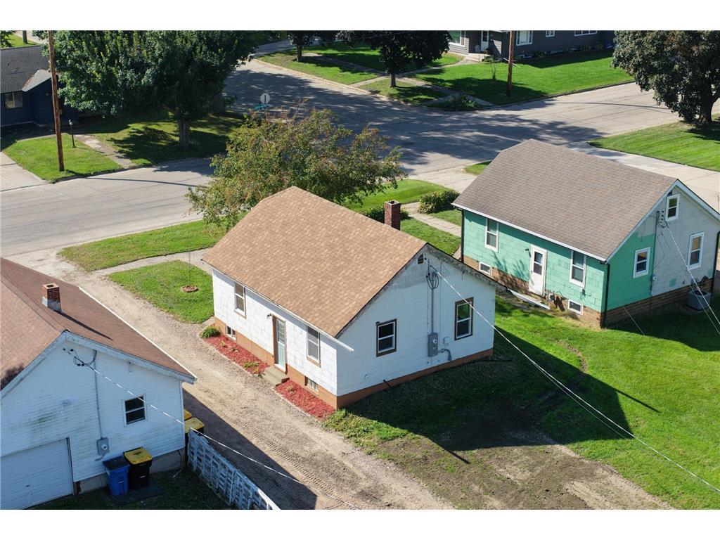 320 Dupont Avenue NW Renville MN 56284 6799642 image41