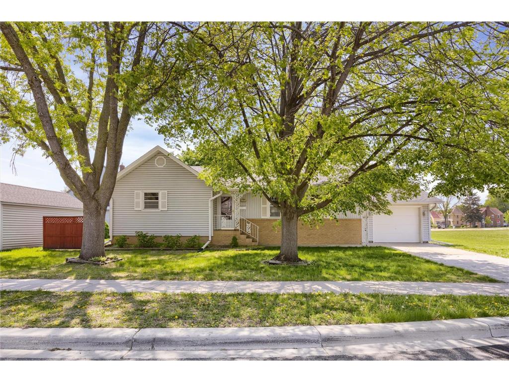 320 E 5th Street Chaska MN 55318 6537007 image1