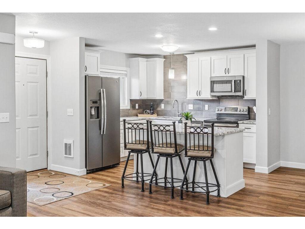 320 Ford Road #3 Saint Louis Park MN 55426 6730945 image1