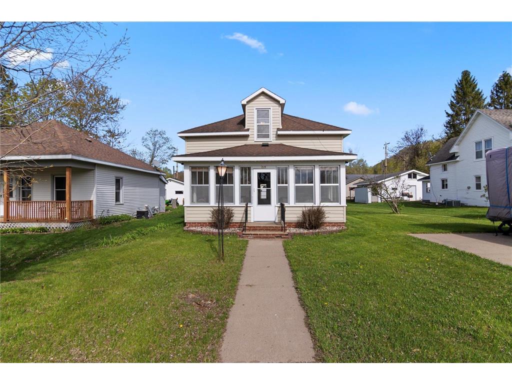 320 S Scott Street Elmwood WI 54740 6531909 image1