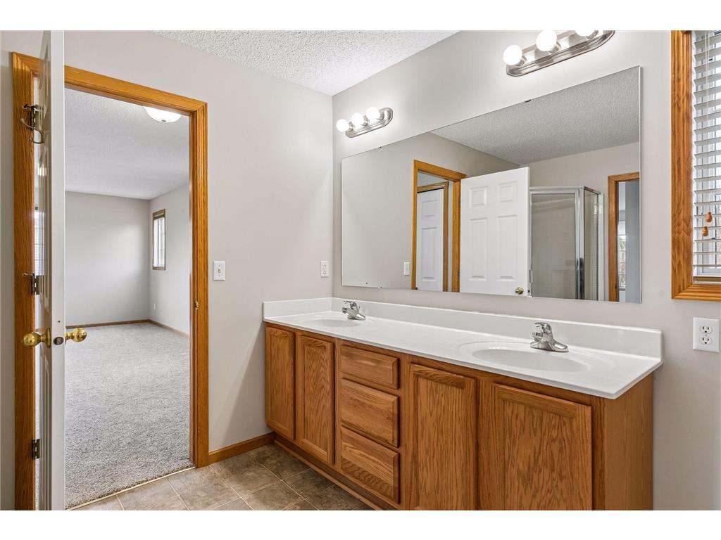 3200 Juniper Circle #D Woodbury MN 55125 7056287 image34