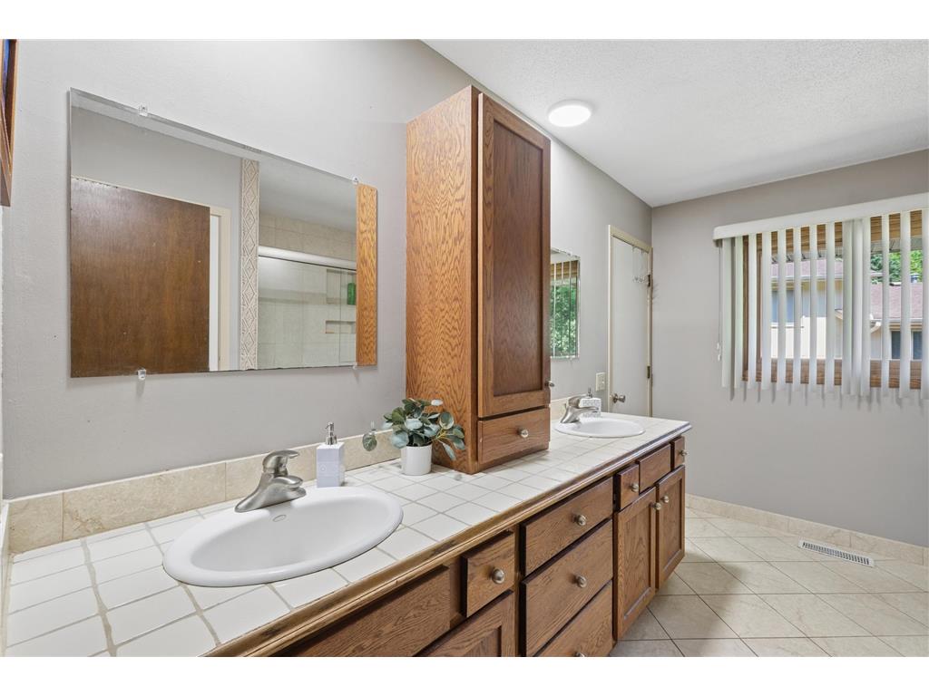 3203 Red Oak Circle S Burnsville MN 55337 7082959 image13