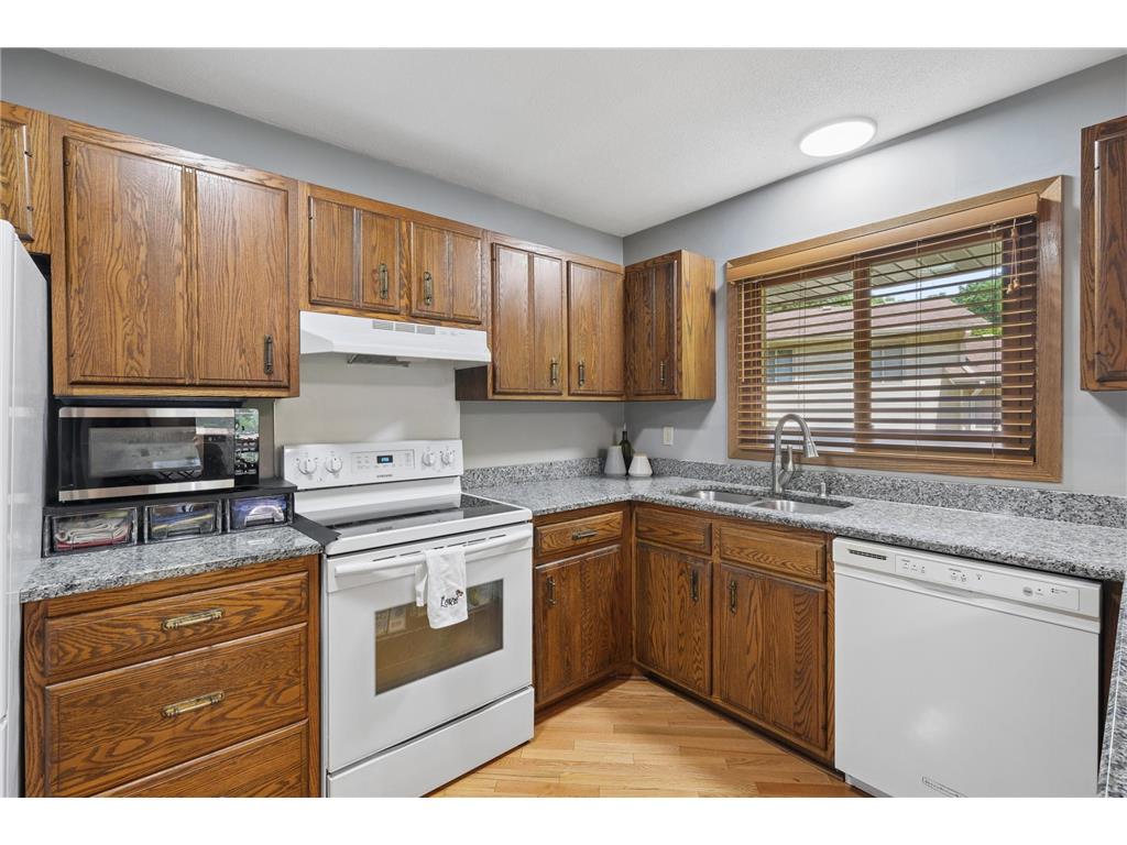 3203 Red Oak Circle S Burnsville MN 55337 7082959 image9
