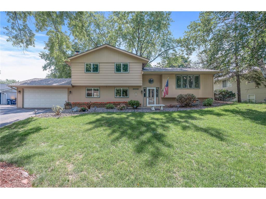 3209 Country Wood Drive Burnsville MN 55337 6414755 image1