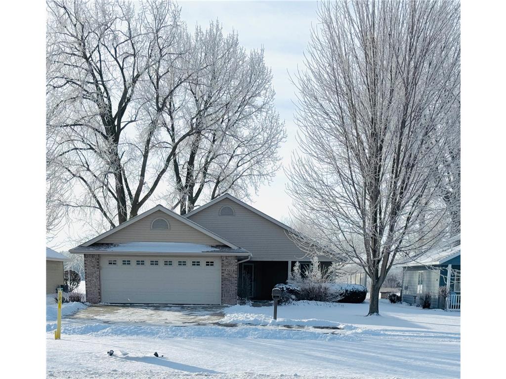 321 15th Avenue NW Willmar MN 56201 - Foot 6790467 image1