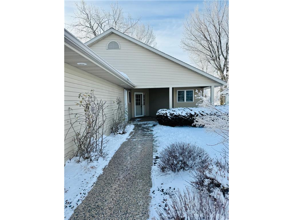 321 15th Avenue NW Willmar MN 56201 - Foot 6790467 image2