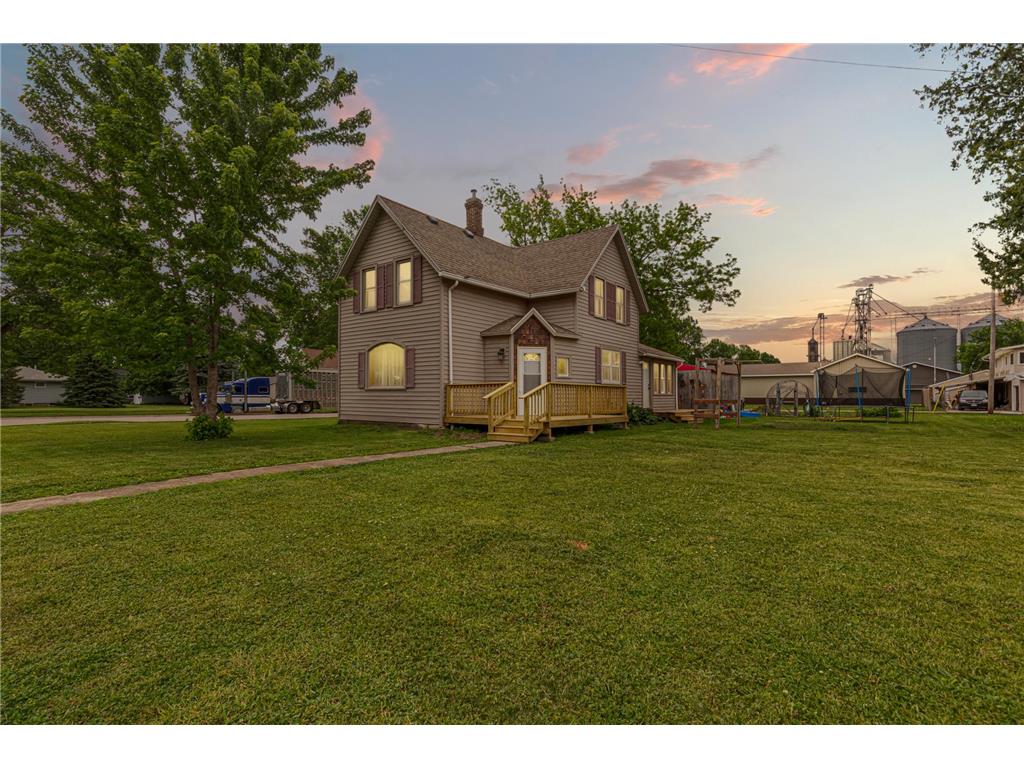 321 Ash Avenue N New Richland MN 56072 7084147 image1