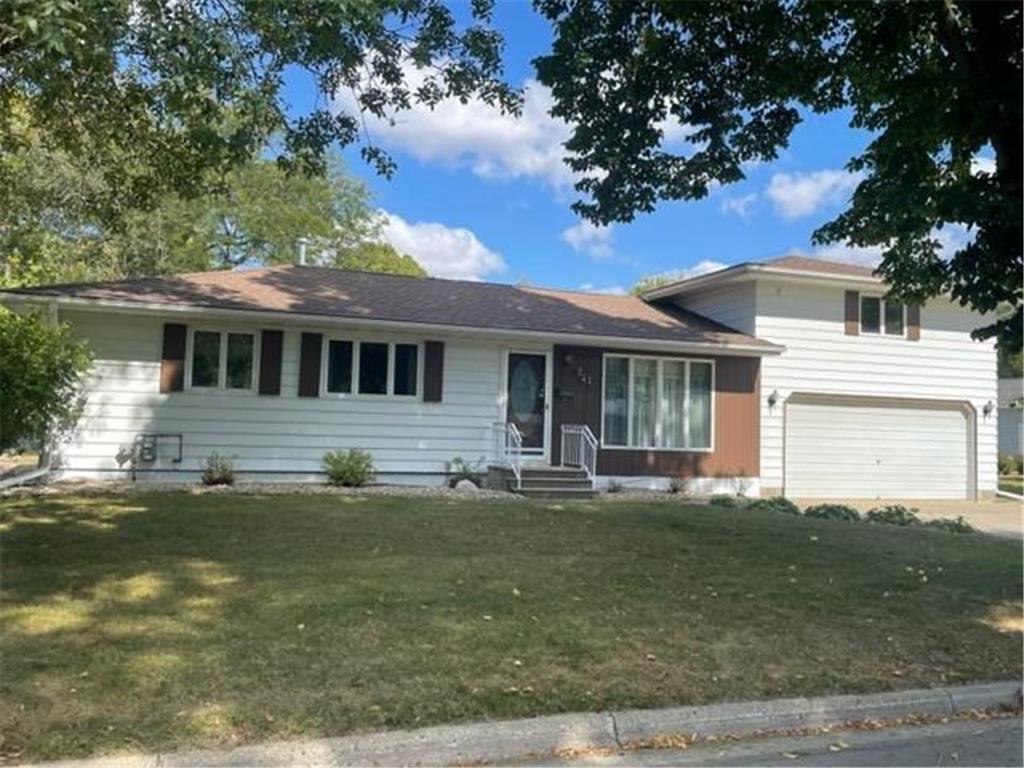 321 Burr Oak Drive Albert Lea MN 56007 6435303 image1