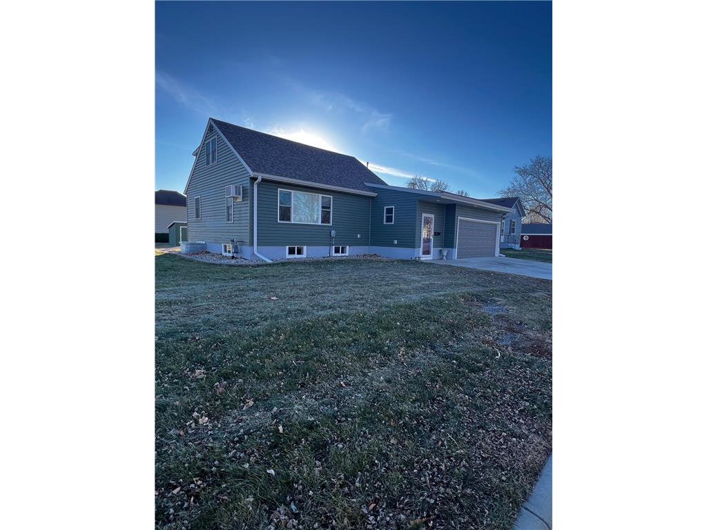 321 E 6th Street Madison MN 56256 6468588 image1