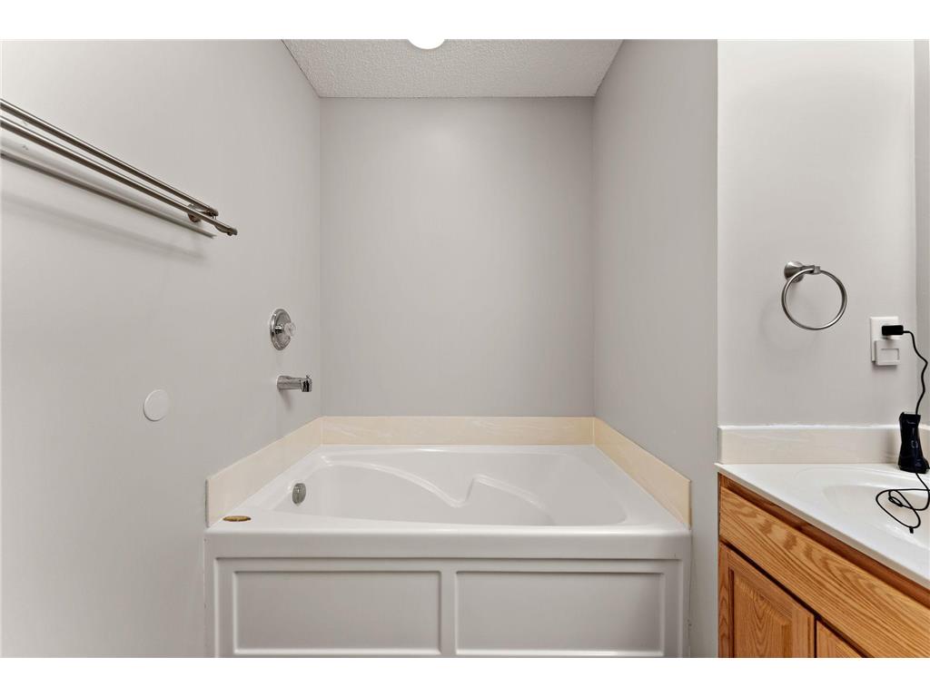 321 Heritage Trail Circle Pines MN 55014 7047871 image23