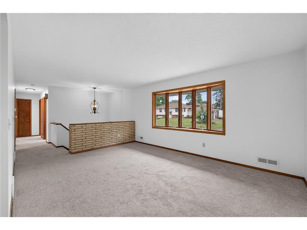 321 Hugo Street NE Fridley MN 55432 7095756 image10