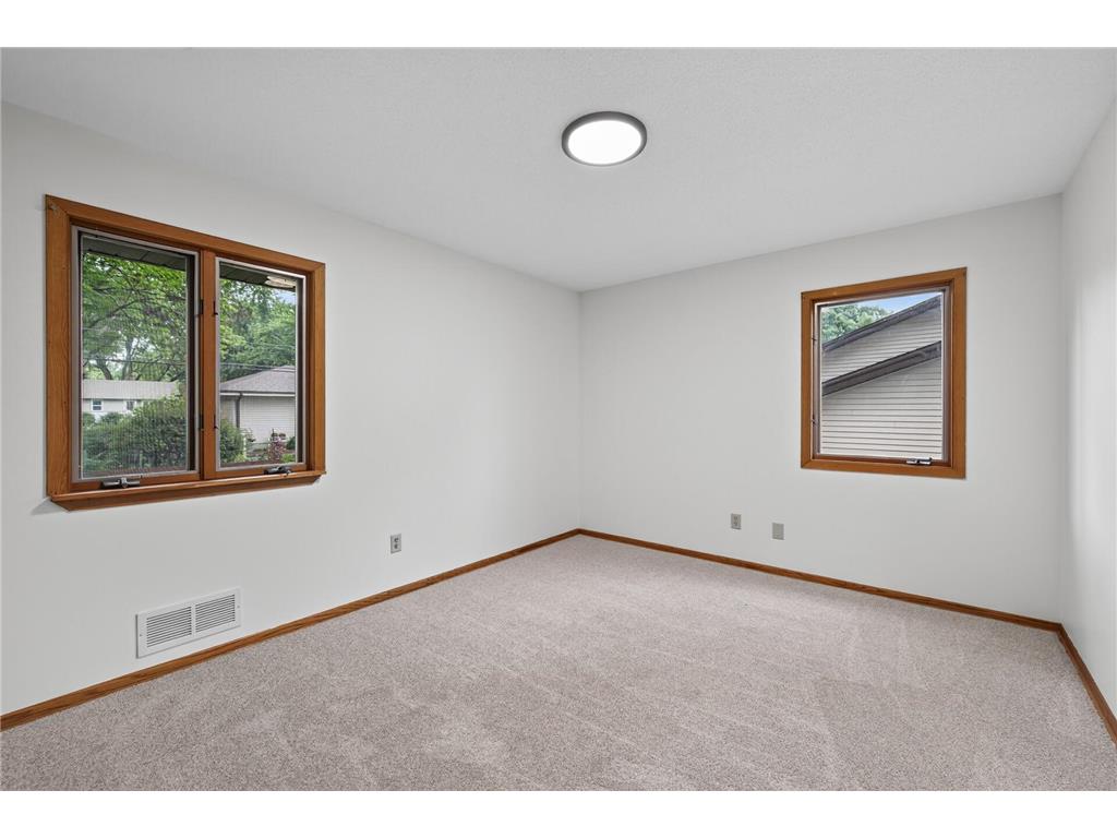 321 Hugo Street NE Fridley MN 55432 7095756 image11