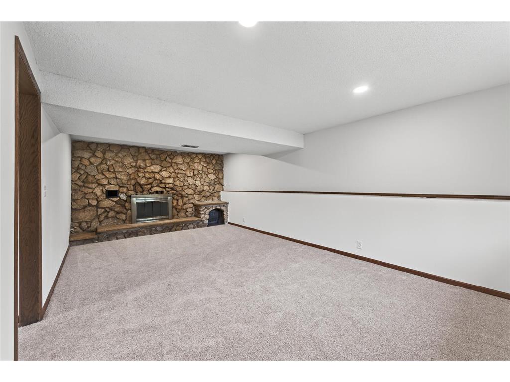 321 Hugo Street NE Fridley MN 55432 7095756 image18