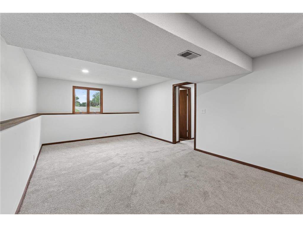 321 Hugo Street NE Fridley MN 55432 7095756 image20