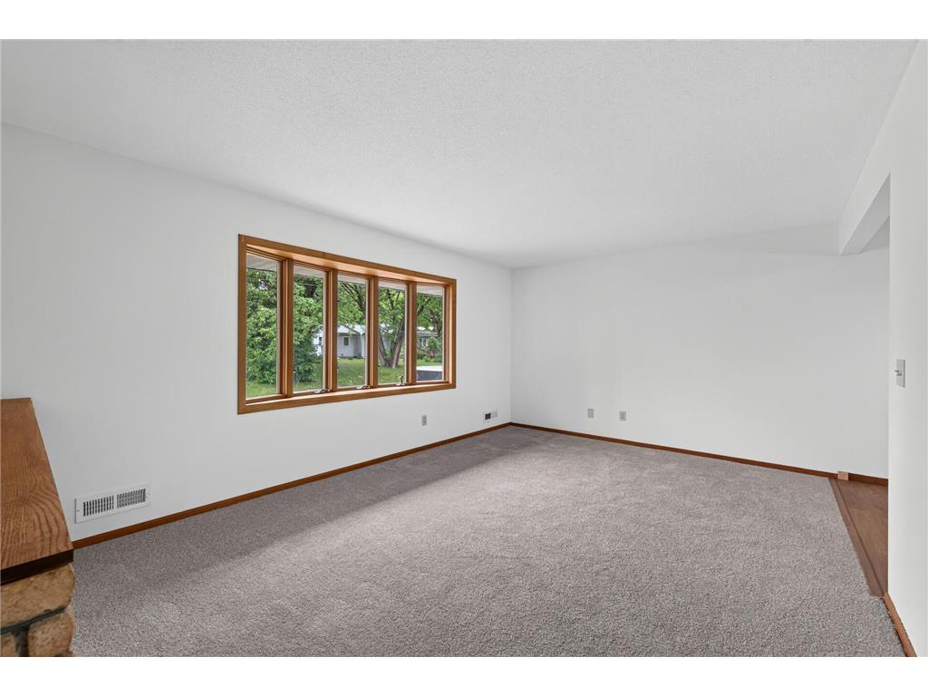 321 Hugo Street NE Fridley MN 55432 7095756 image9