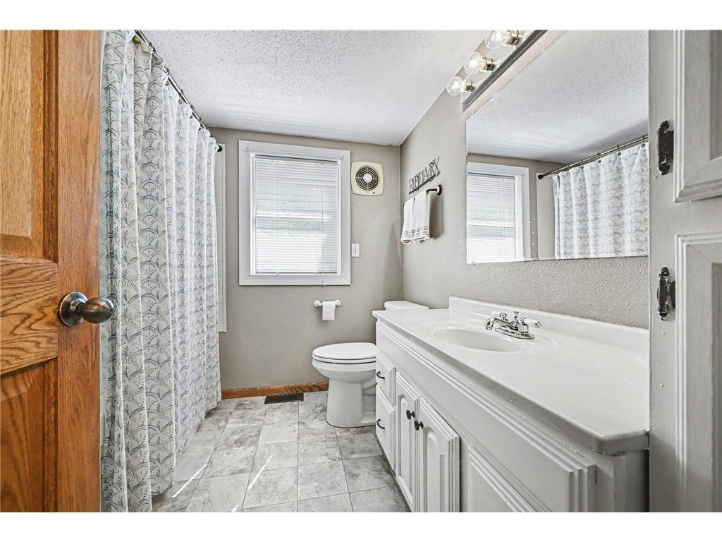 321 N State Avenue Le Center MN 56057 7081394 image16