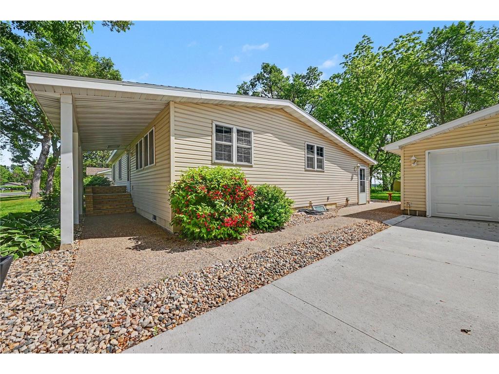 321 N State Avenue Le Center MN 56057 7081394 image19