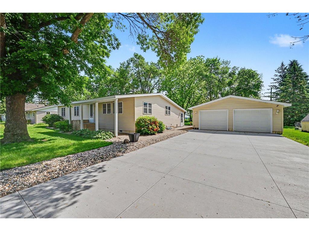 321 N State Avenue Le Center MN 56057 7081394 image2