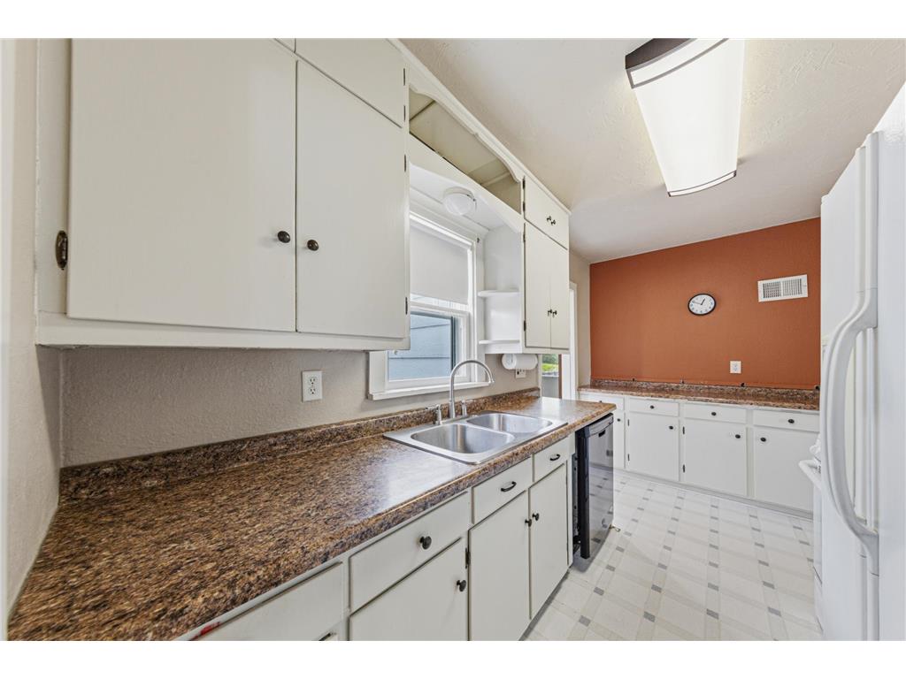321 S 3rd Street Le Sueur MN 56058 7069548 image10