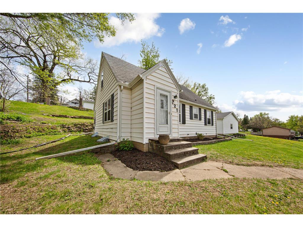321 S 3rd Street Le Sueur MN 56058 7069548 image2
