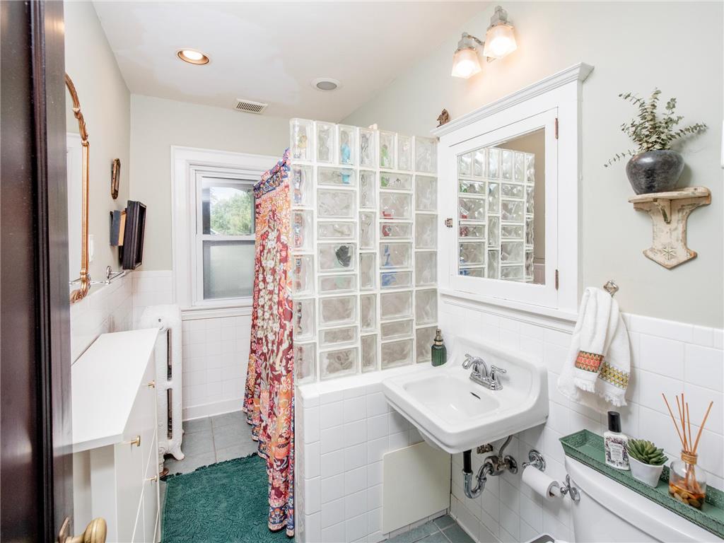 3212 Dupont Avenue S Minneapolis MN 55408 7098857 image31