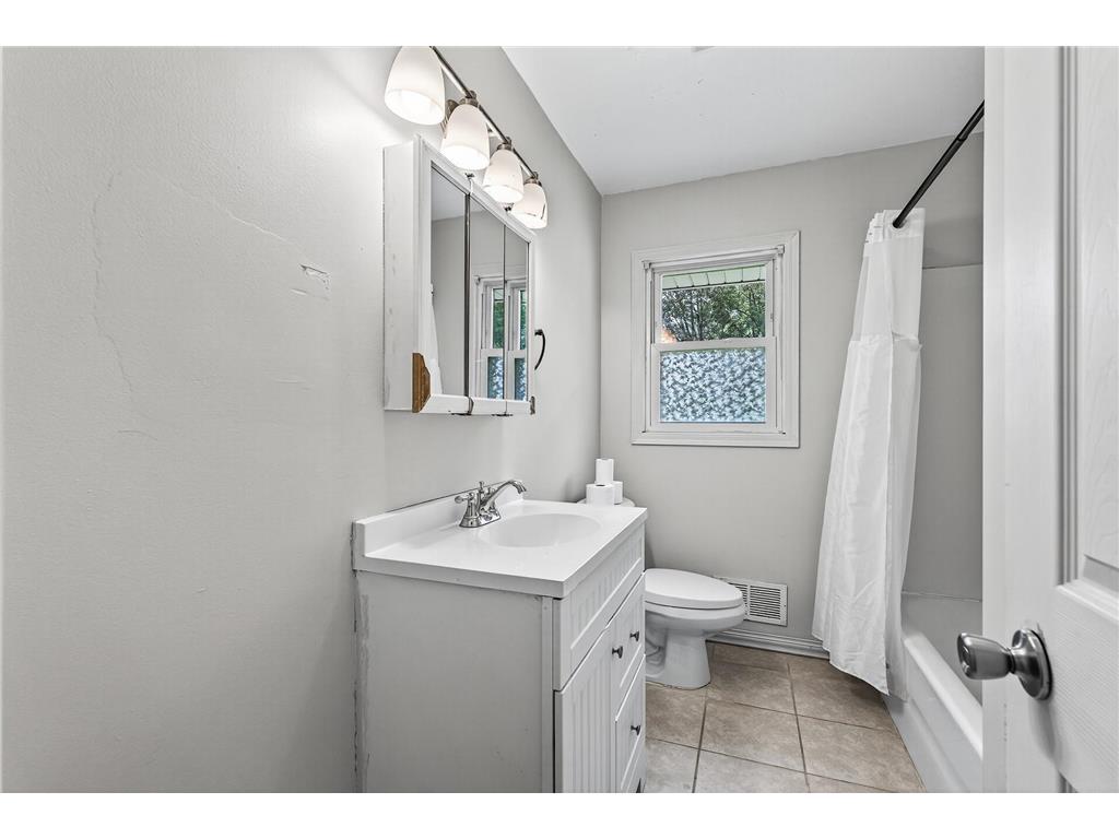 3213 W Old Shakopee Road Bloomington MN 55431 7021093 image18