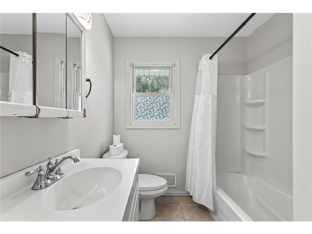 3213 W Old Shakopee Road Bloomington MN 55431 7021093 image19